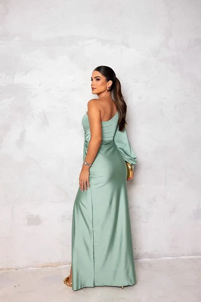 Claudia-Vestido Elegante de Corte Atemporal