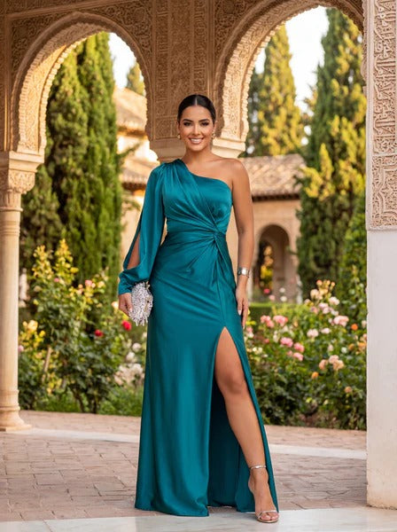 Claudia-Vestido Elegante de Corte Atemporal